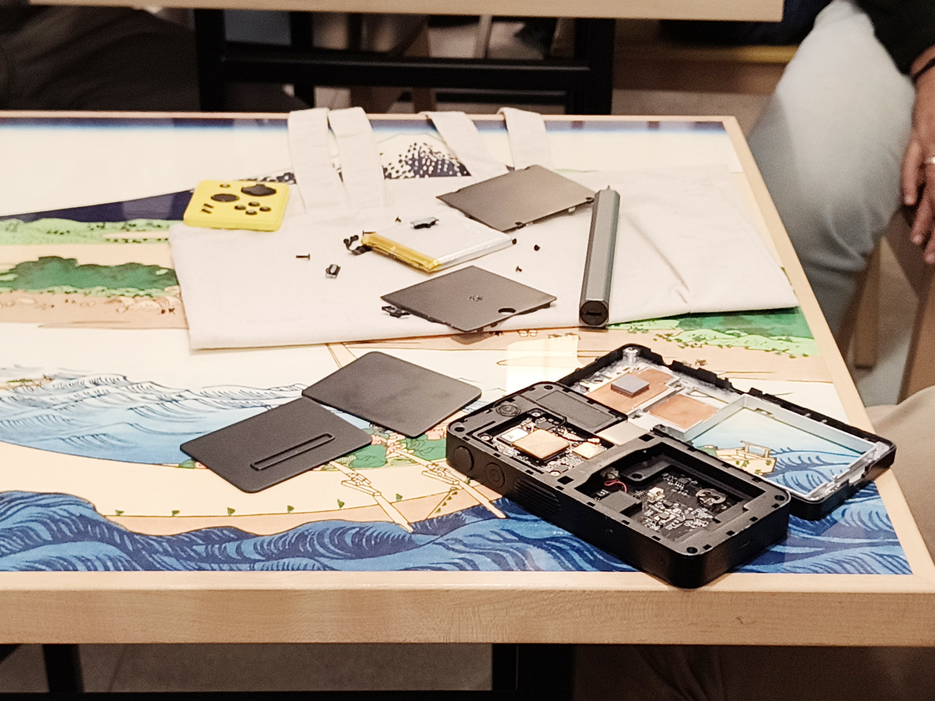 Mecha Comet taken apart